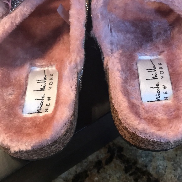 Nicole Miller Faux Fur Sandals - Picture 5 of 6